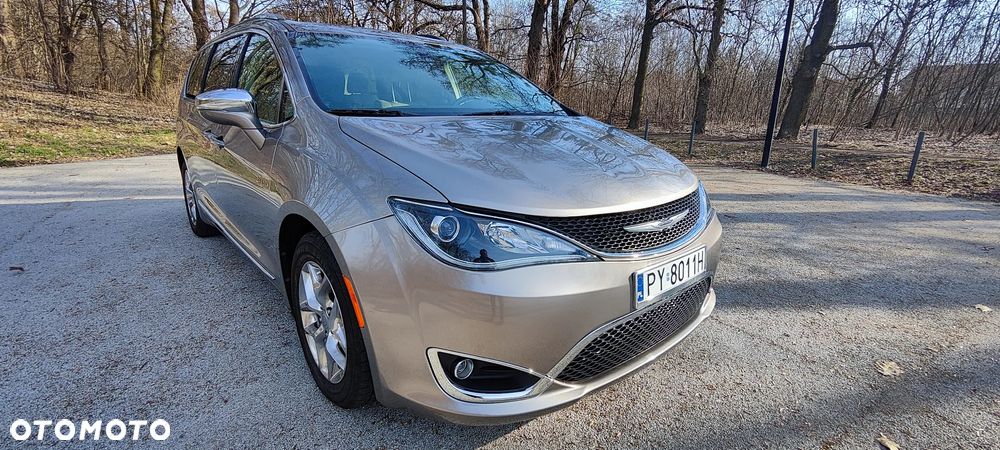 Chrysler Pacifica - 4