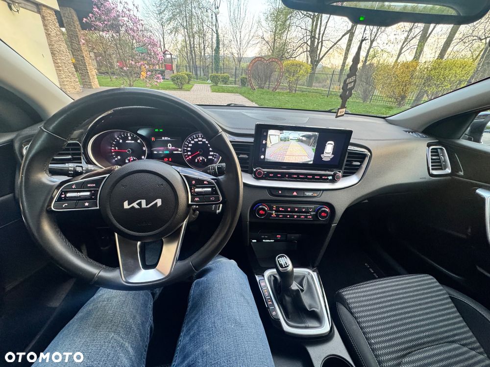 Kia Ceed 1.6 CRDi Eco-Dynamics+ (48V Mild-Hybrid) Platinum Edition - 24