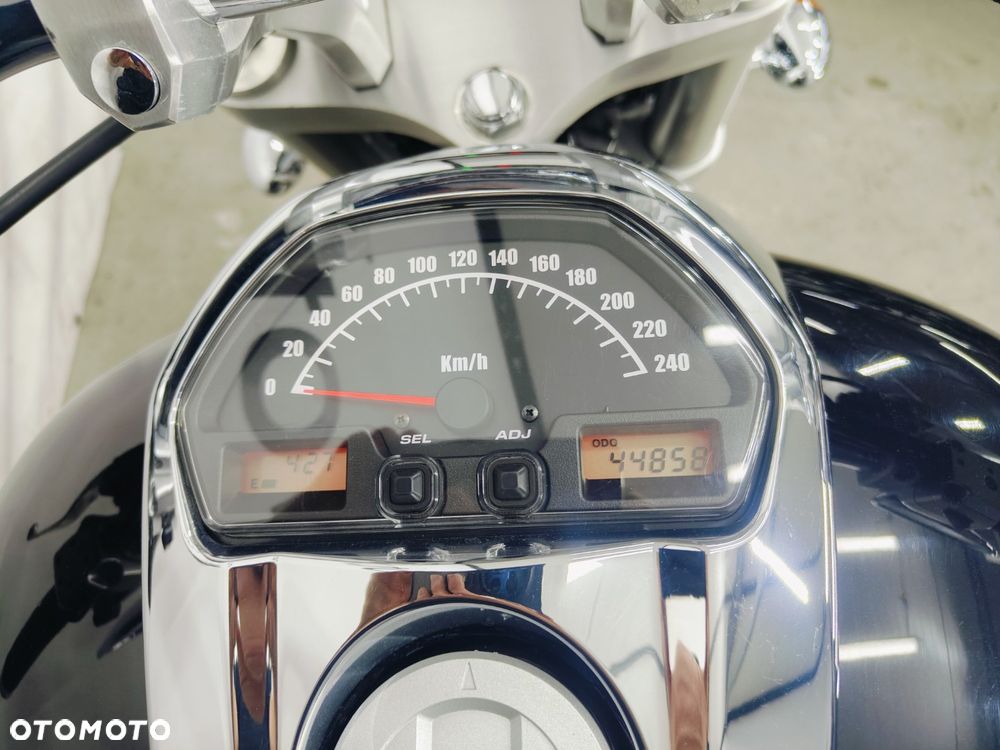 Suzuki Intruder - 16