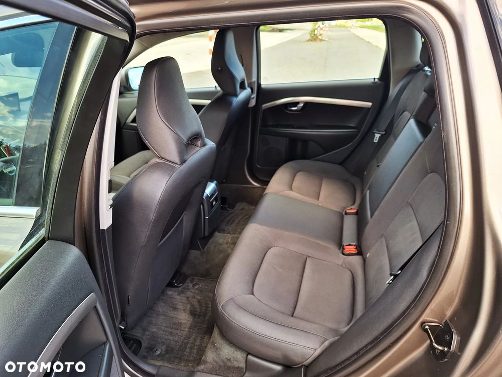 Volvo XC 70 D5 AWD Kinetic - 8
