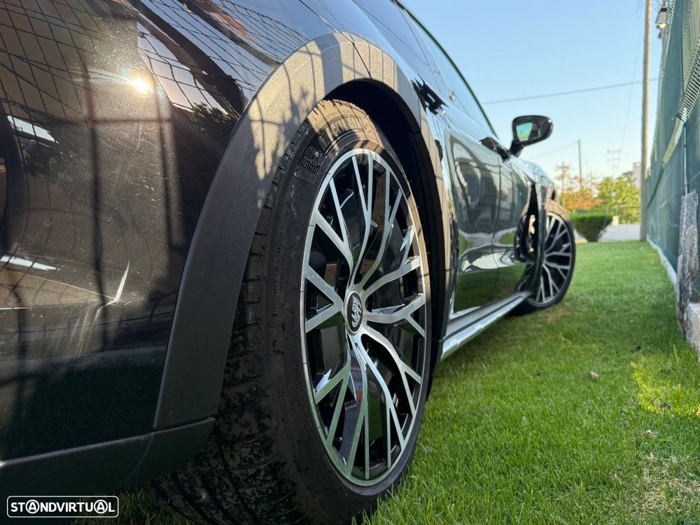Porsche Taycan Cross Turismo - 41