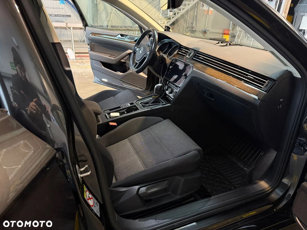 Volkswagen Passat 2.0 TDI SCR Comfortline DSG - 20