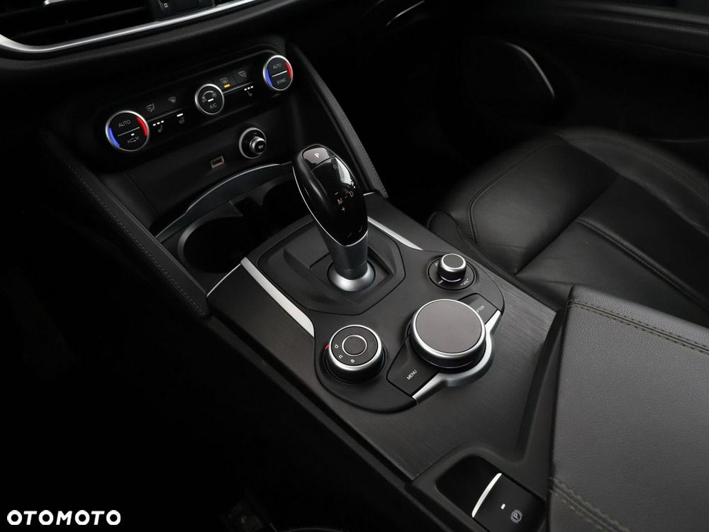 Alfa Romeo Stelvio 2.0 Turbo Q4 - 29