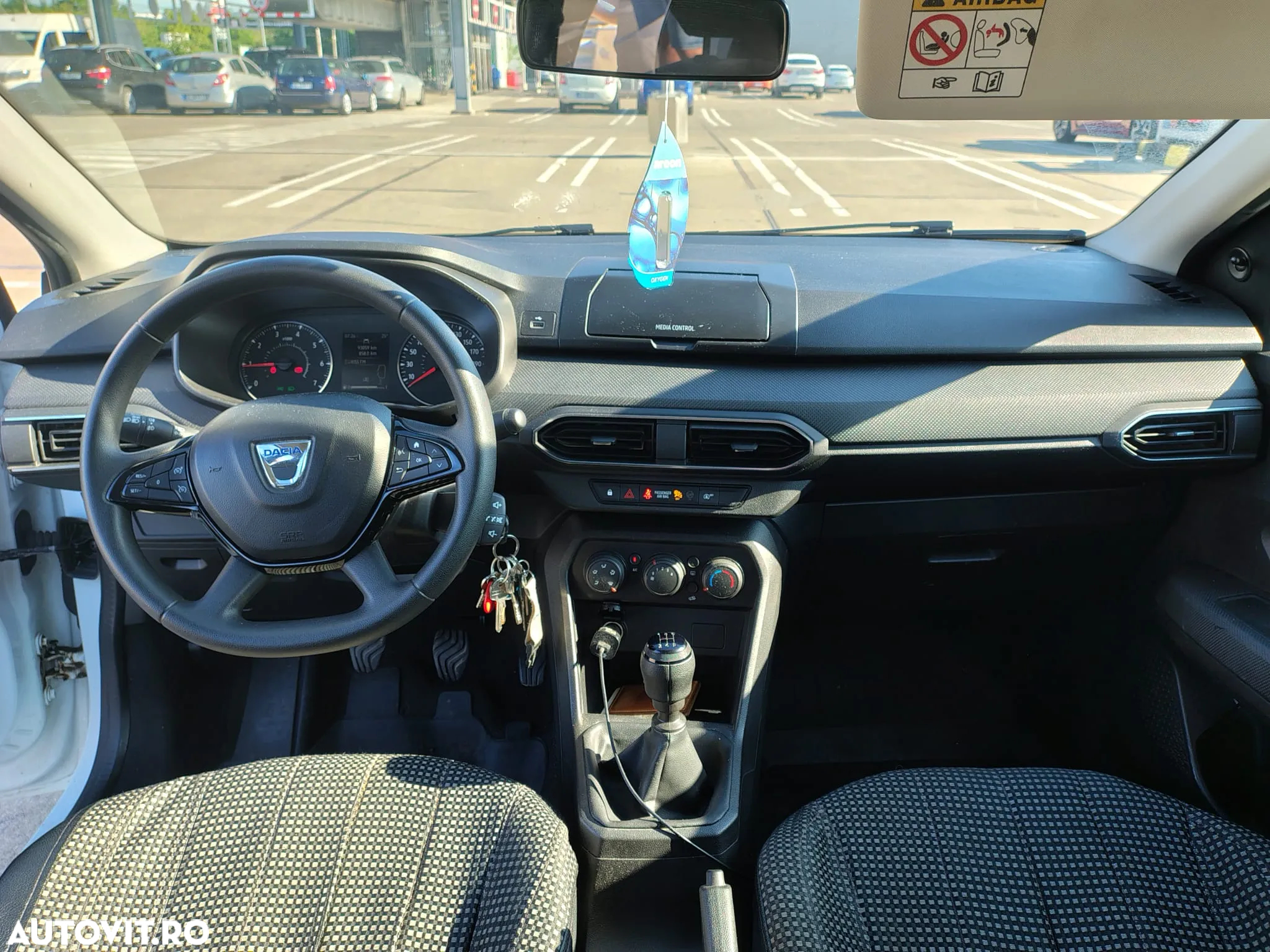 Dacia Logan SCe 65 Essential - 13