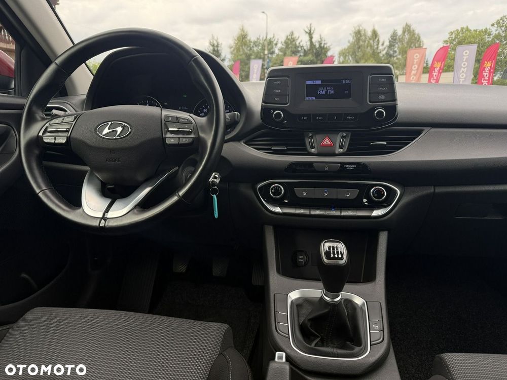 Hyundai i30 1.5 DPI Classic + - 13