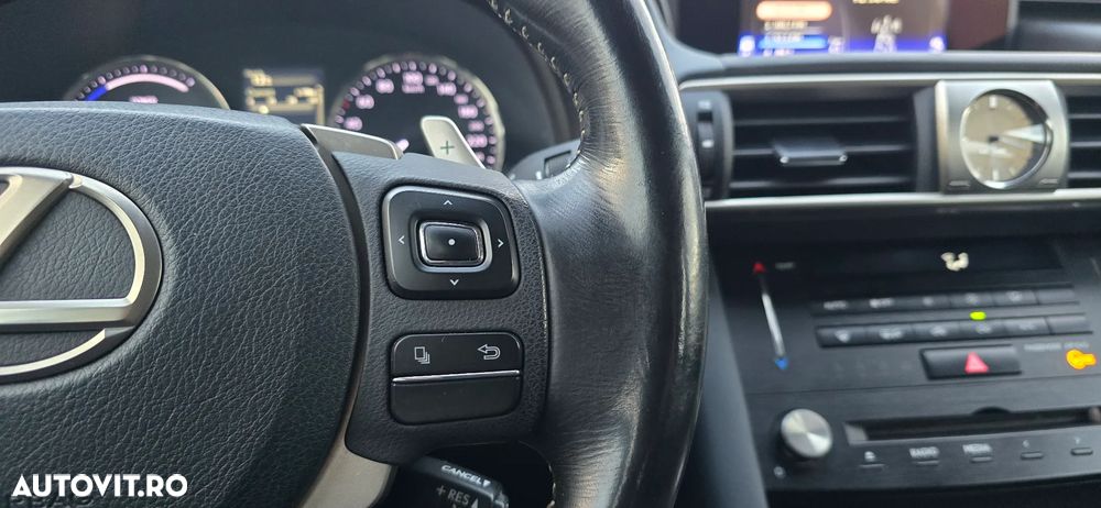 Lexus Seria IS 300h Executive Plus - 10