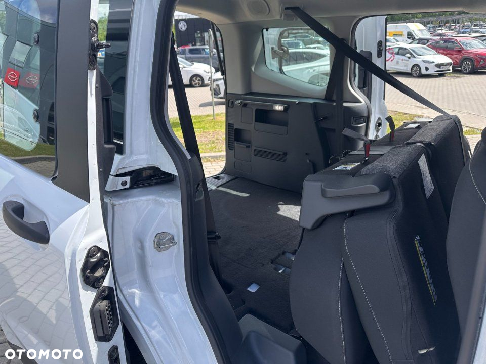 Ford Tourneo Courier - 12