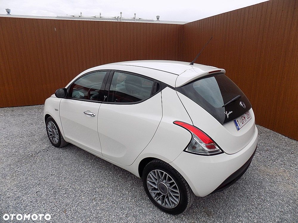 Lancia Ypsilon 0.9 Black&Red S&S - 4