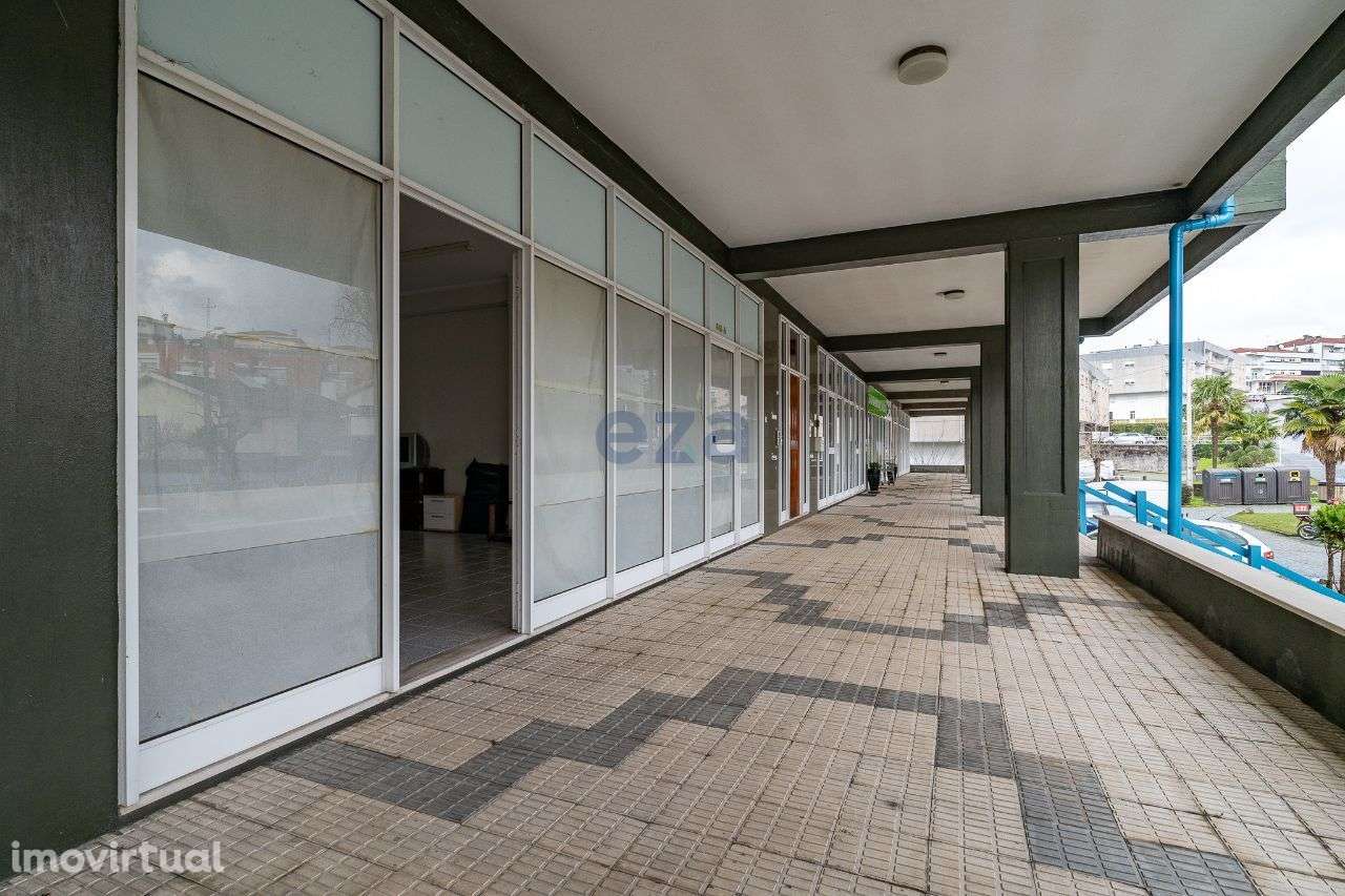 Loja, 169 m², Candoso São Tiago e Mascotelos - Grande imagem: 4/32