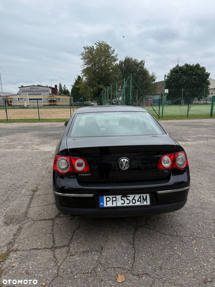 Volkswagen Passat 1.9 TDI Comfortline - 2
