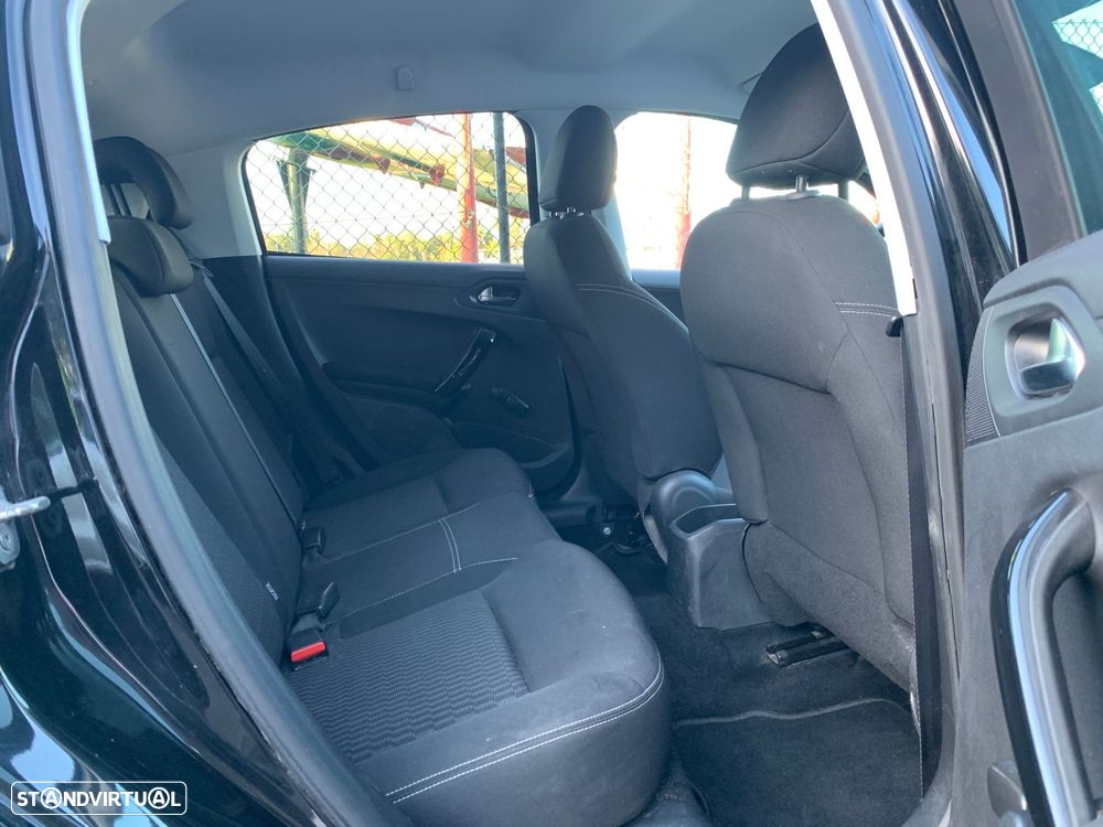 Peugeot 208 1.2 PureTech Allure - 22