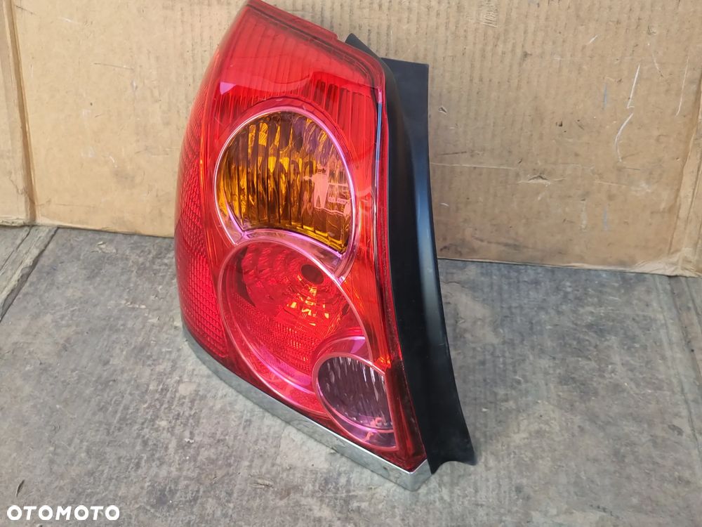 TOYOTA AVENSIS T25 SEDAN LAMPA LEWY TYŁ TYLNA - 3