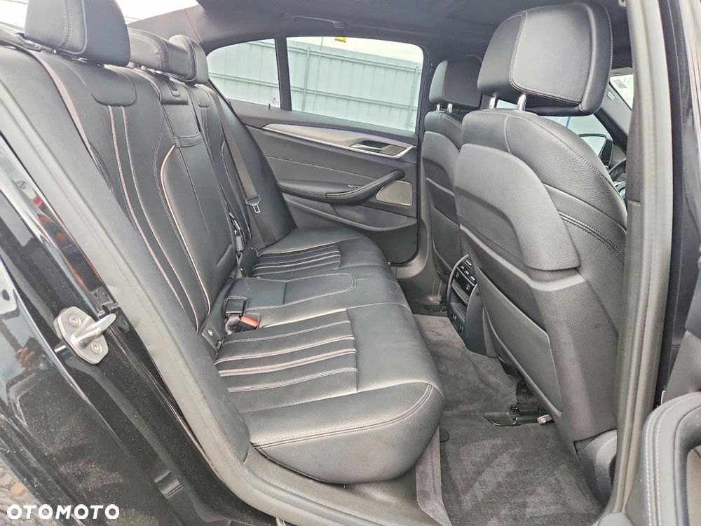 BMW Seria 5 540i xDrive - 9