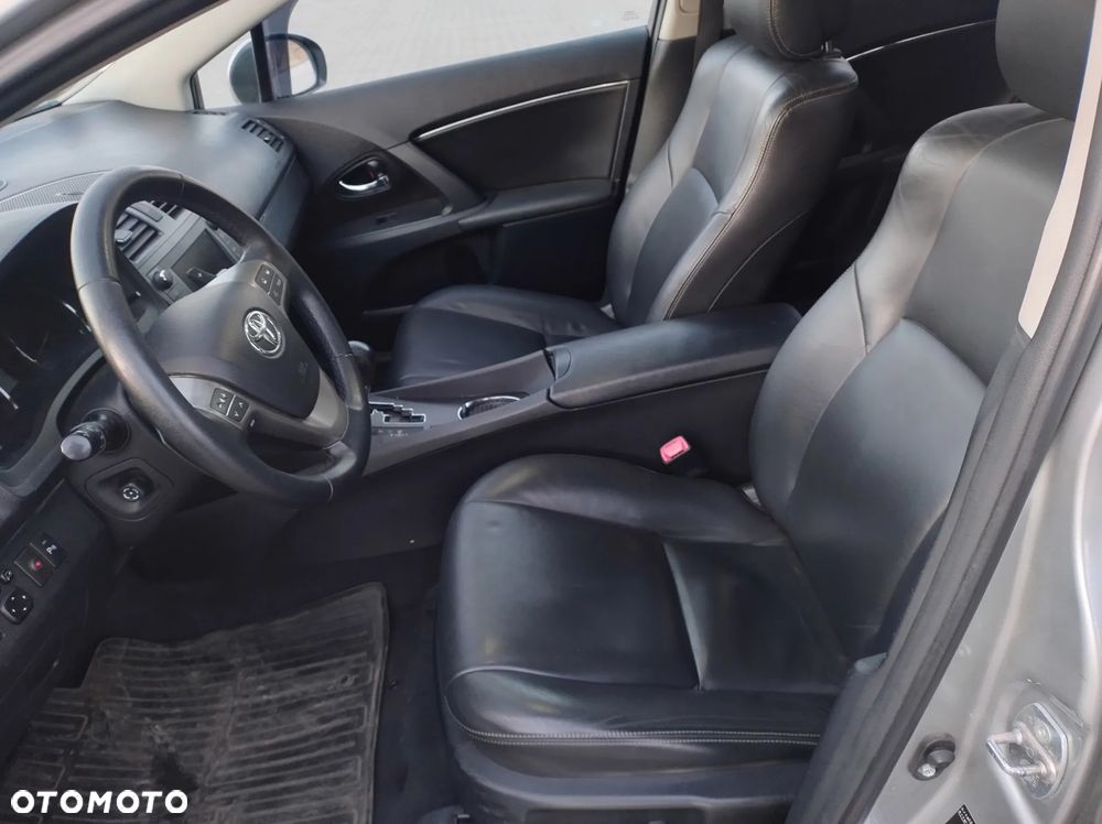 Toyota Avensis Combi 2.0 Multidrive S Executive - 9
