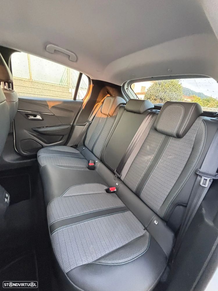 Peugeot e-208 Allure Pack - 13
