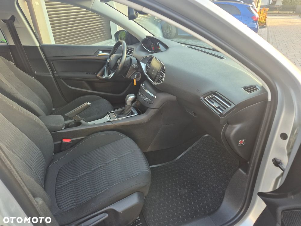 Peugeot 308 - 8