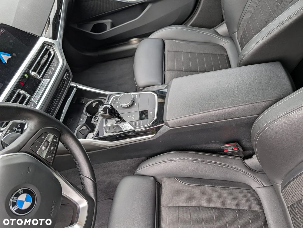 BMW Seria 3 330d xDrive MHEV - 27