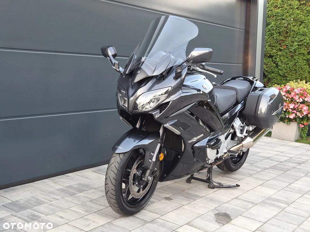 Yamaha FJR - 21