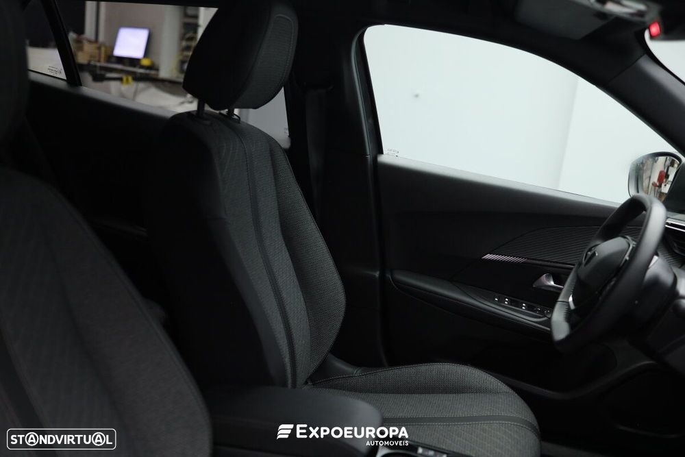 Peugeot e-2008 Allure - 22