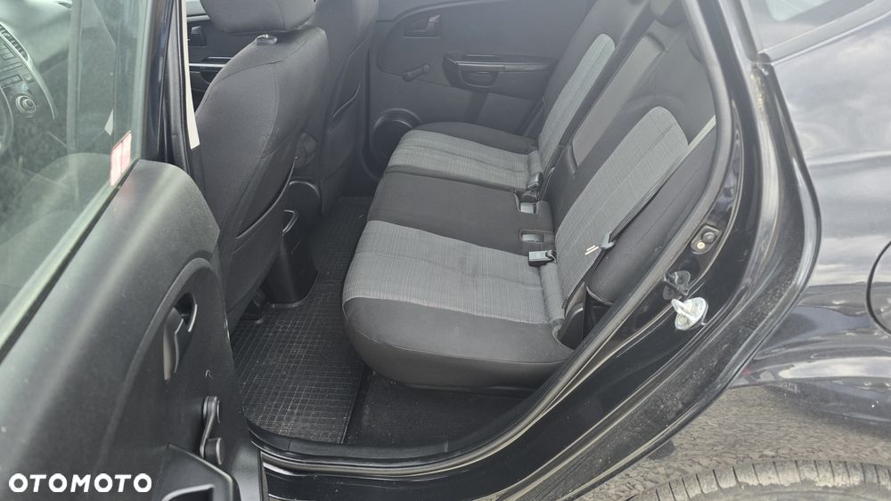 Kia Venga - 16