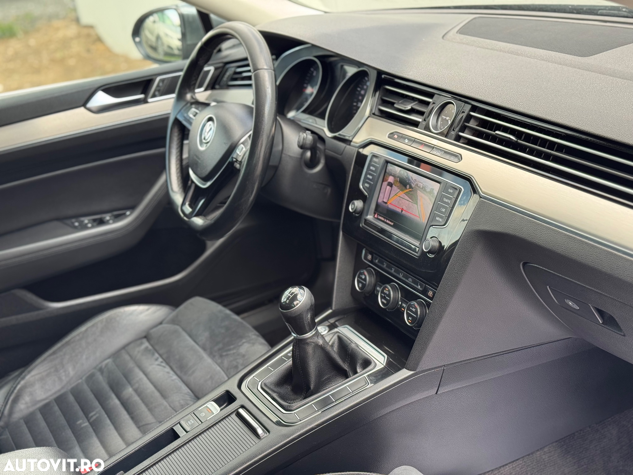 Volkswagen Passat Variant 2.0 TDI (BlueMotion Technology) Highline - 9