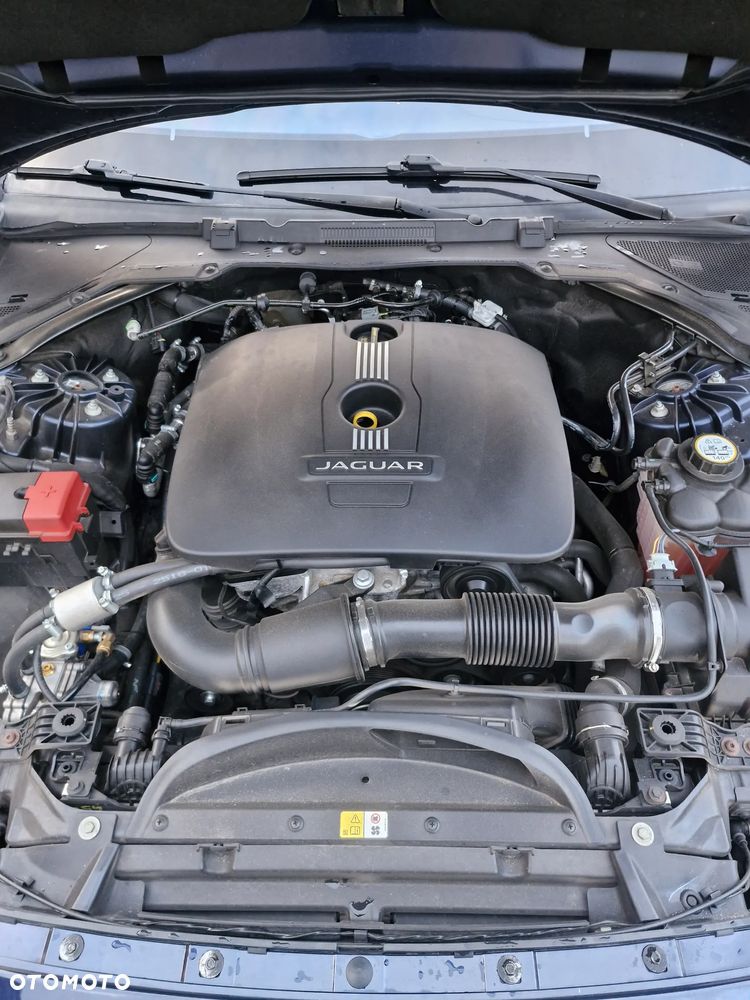 Jaguar XE 2.0 T Prestige - 17