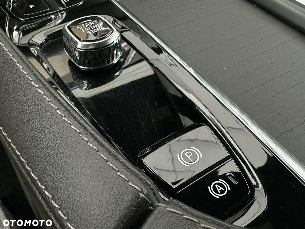 Volvo XC 90 T8 AWD Plug-In Hybrid Plus Dark 7os - 31