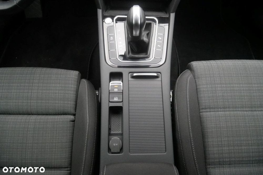 Volkswagen Passat - 11