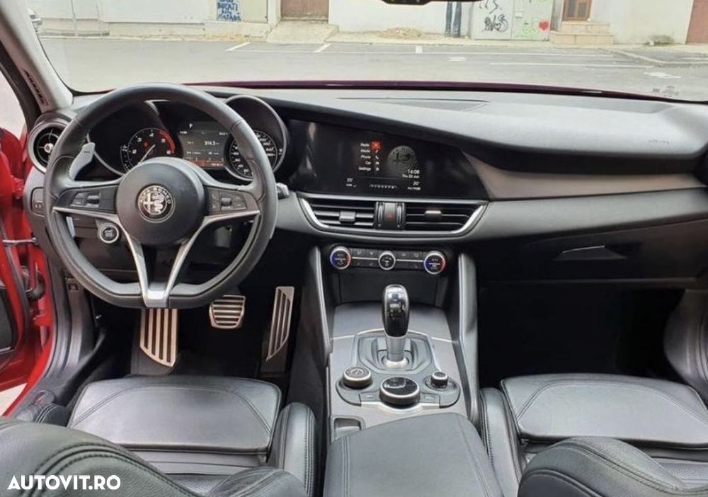 Alfa Romeo Giulia 2.2 JTDM AWD Aut. Veloce - 11