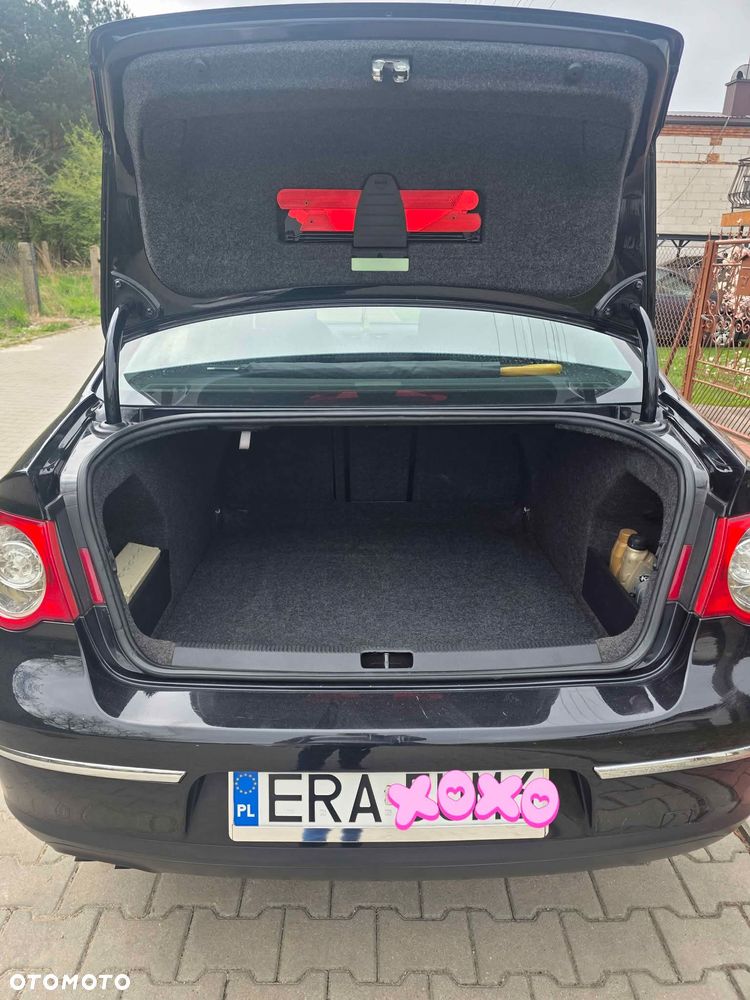 Volkswagen Passat 1.9 TDI Individual - 9