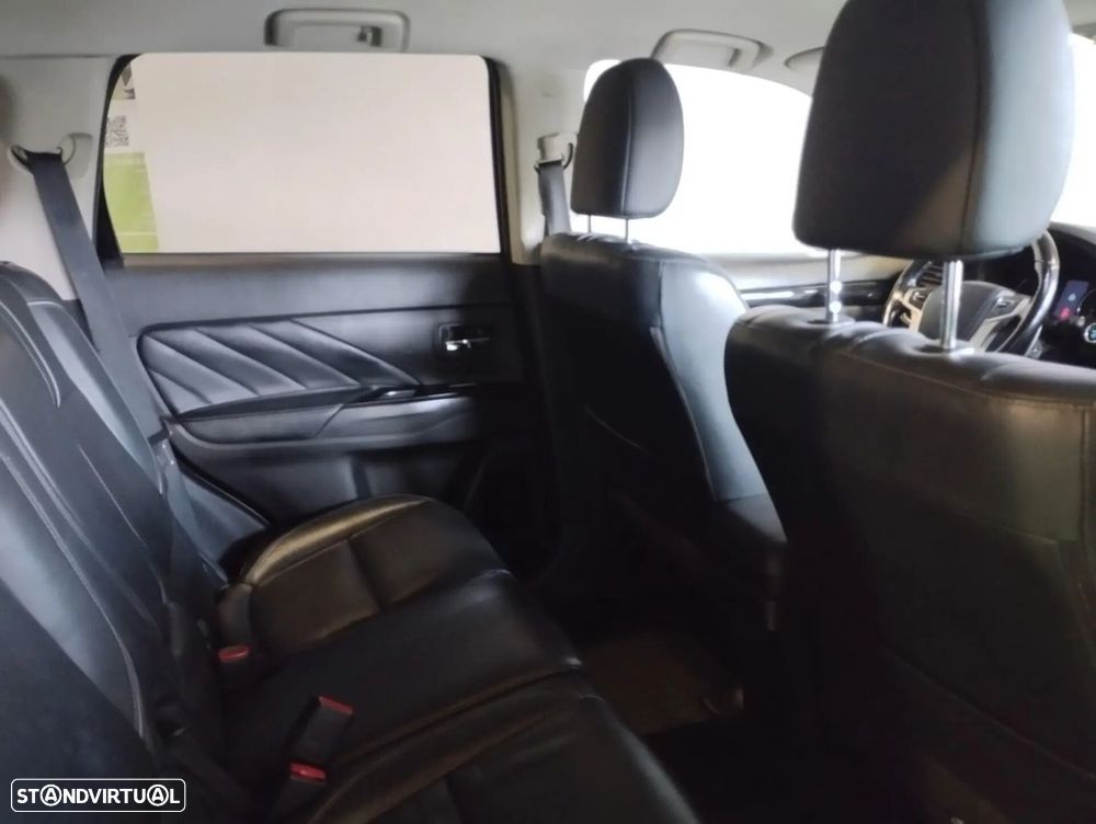 Mitsubishi Outlander - 9