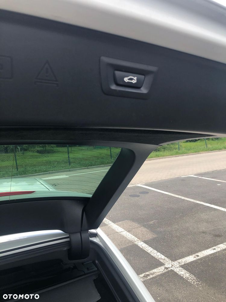 BMW Seria 5 528i xDrive - 14