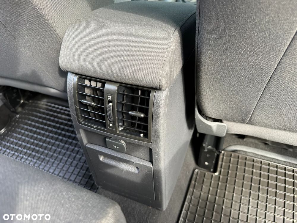 Volkswagen CADDY MAXI ORYGINAŁ KOMBI VAN MINIBUS 5 Osobowy 2x Boczne drzwi + tylne 2 skrzydłowe, Mocny 2.0TDI DFSD Euro6, Alarm, Czujniki cofania, Servotronic, Awaryjne ham.. ANB, Spec. wyciszenie, Bezwypadkowy pełen serwis ZADBANY ! Podwójne resory tylnej osi - WZMOCNIONE ZAWIESZENIE KOŁA 16' ! MODEL 2020 - 38