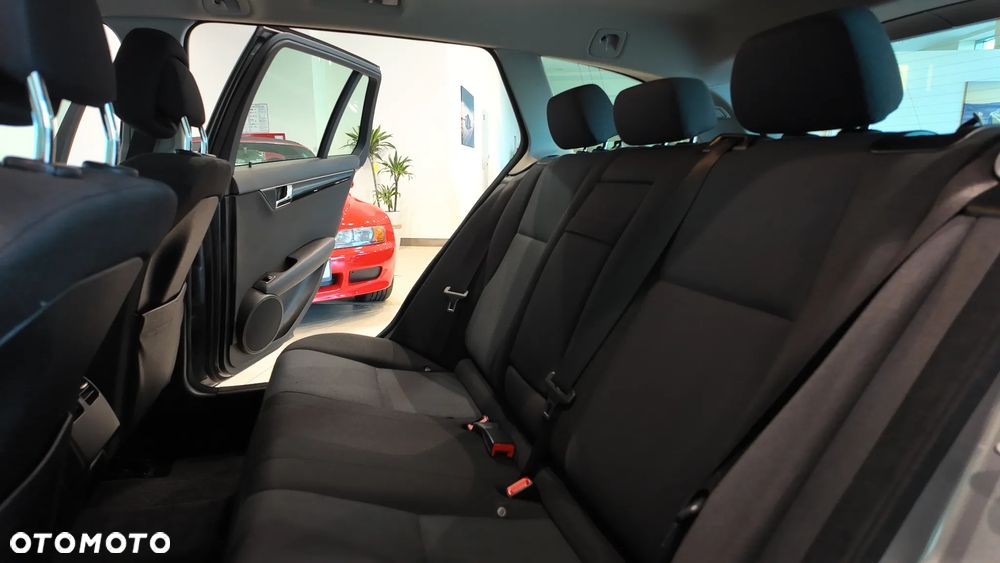 Mercedes-Benz Klasa C 180 T Kompressor Automatik - 30