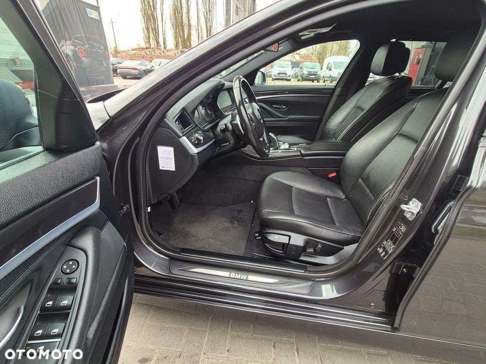 BMW Seria 5 520i - 24