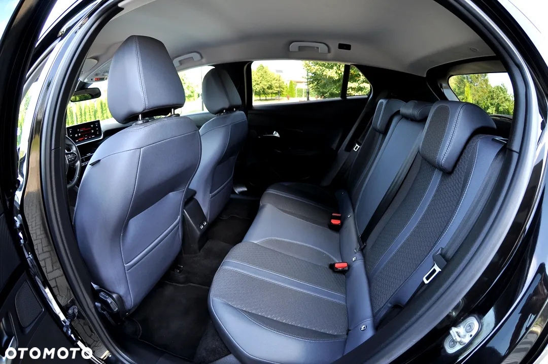 Peugeot 2008 BlueHDi 130 Allure S&S EAT8 - 23
