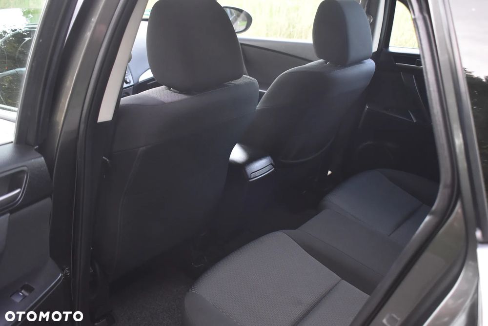 Mazda 3 1.6 Active + - 22