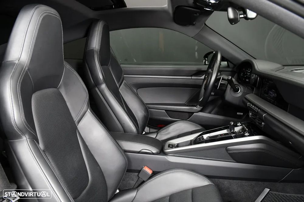 Porsche 911 (992) Carrera PDK - 17