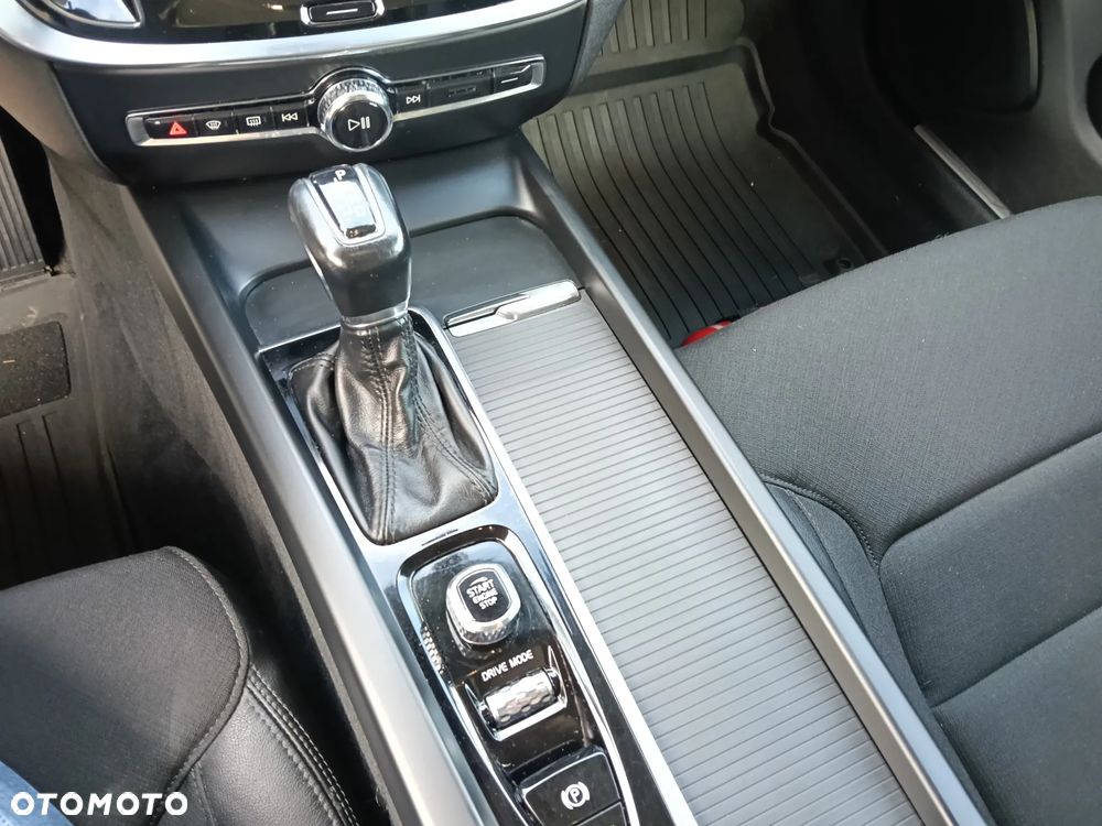 Volvo V60 Cross Country - 24