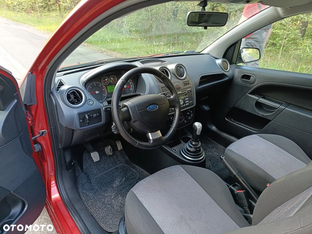 Ford Fiesta 1.4 TDCI - 10