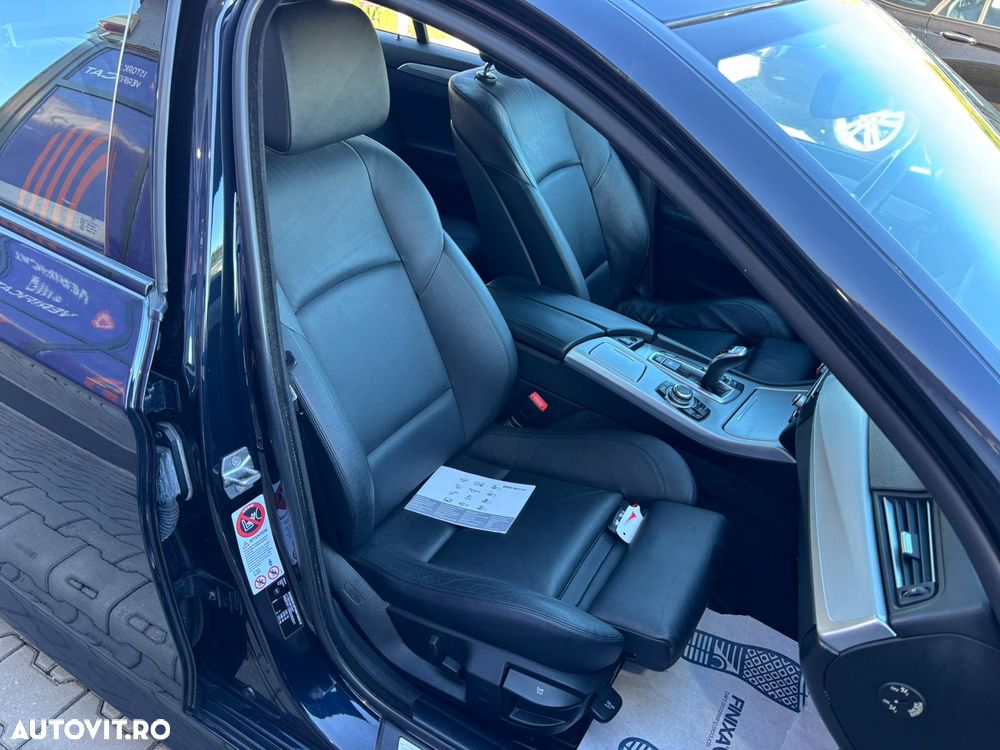 BMW Seria 5 520d Sport-Aut. - 32