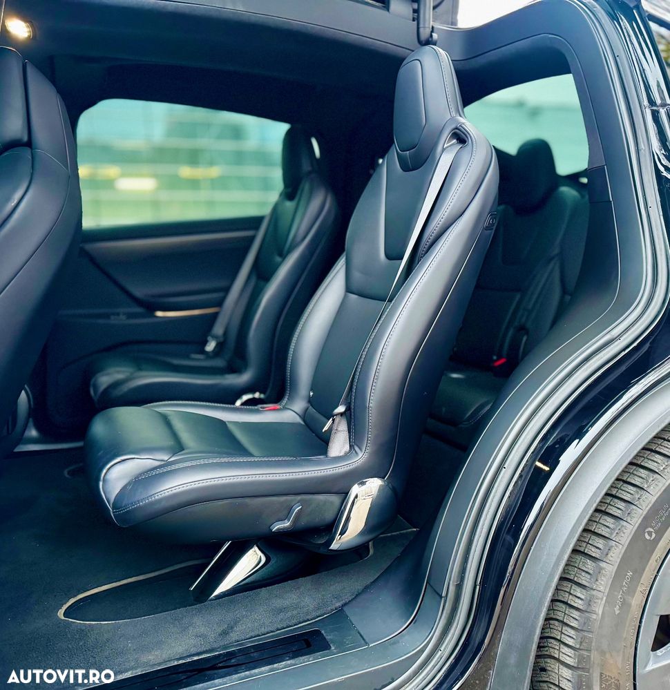 Tesla Model X - 18
