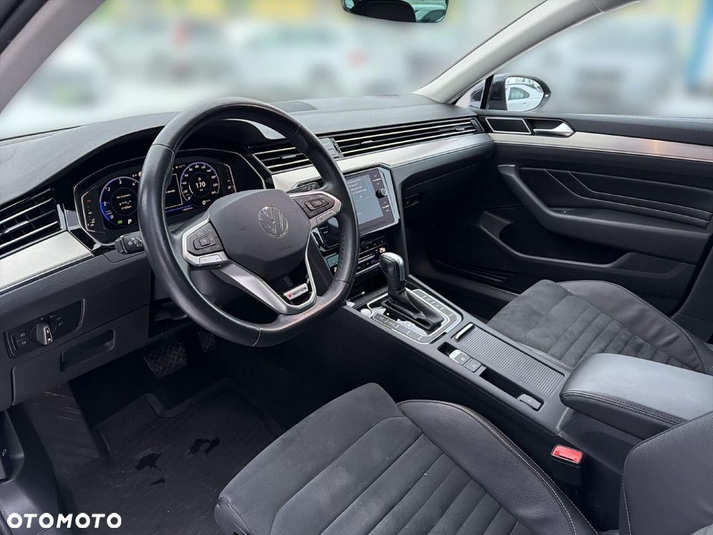 Volkswagen Passat - 11