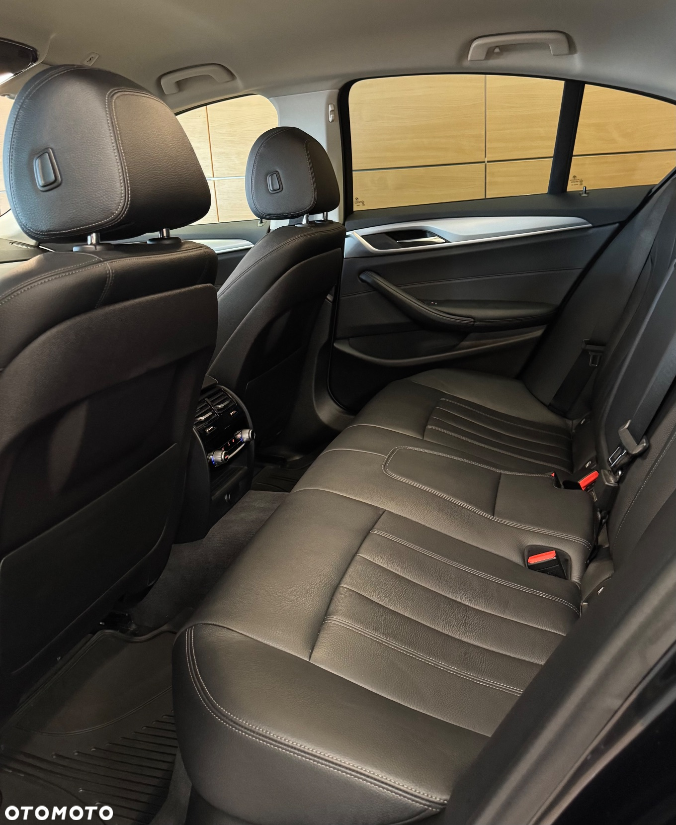 BMW Seria 5 520d xDrive - 11