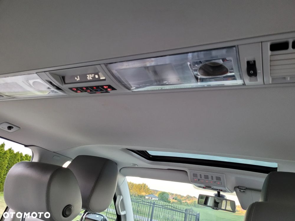 Volkswagen Multivan - 16