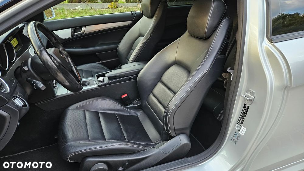 Mercedes-Benz Klasa C 180 CGI BlueEff - 24