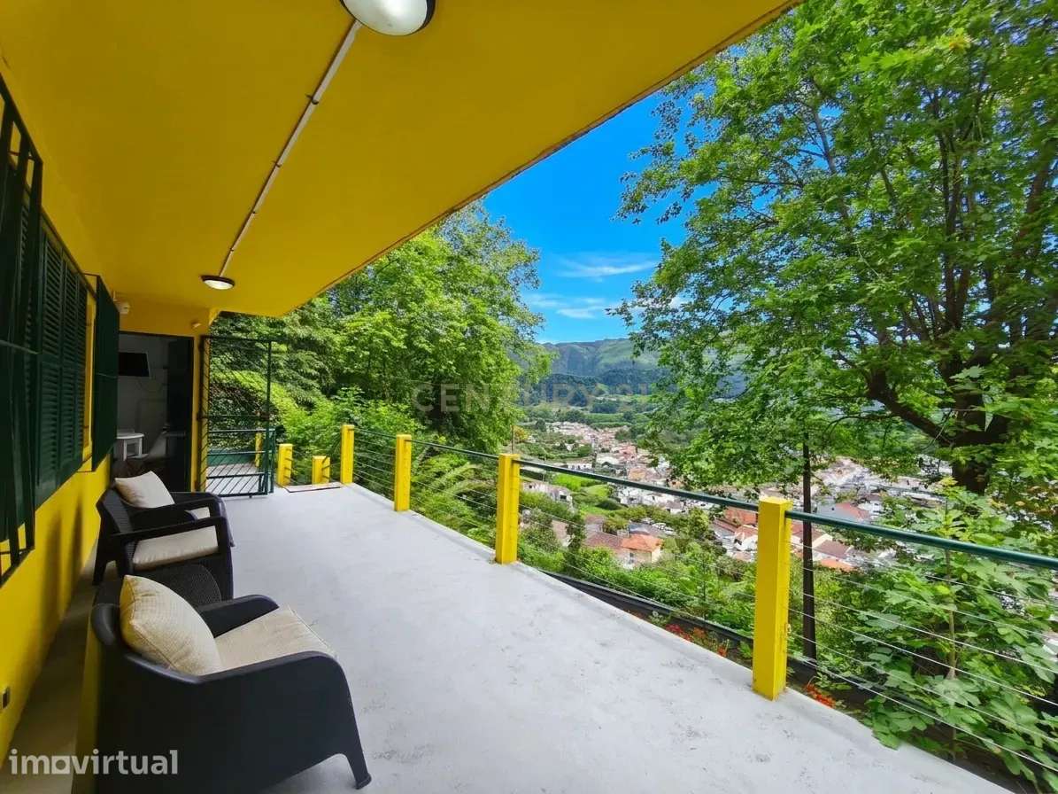 Moradia T2 com Vista Panorâmica sobre as Furnas | Excelente Oportunida - Grande imagem: 3/23