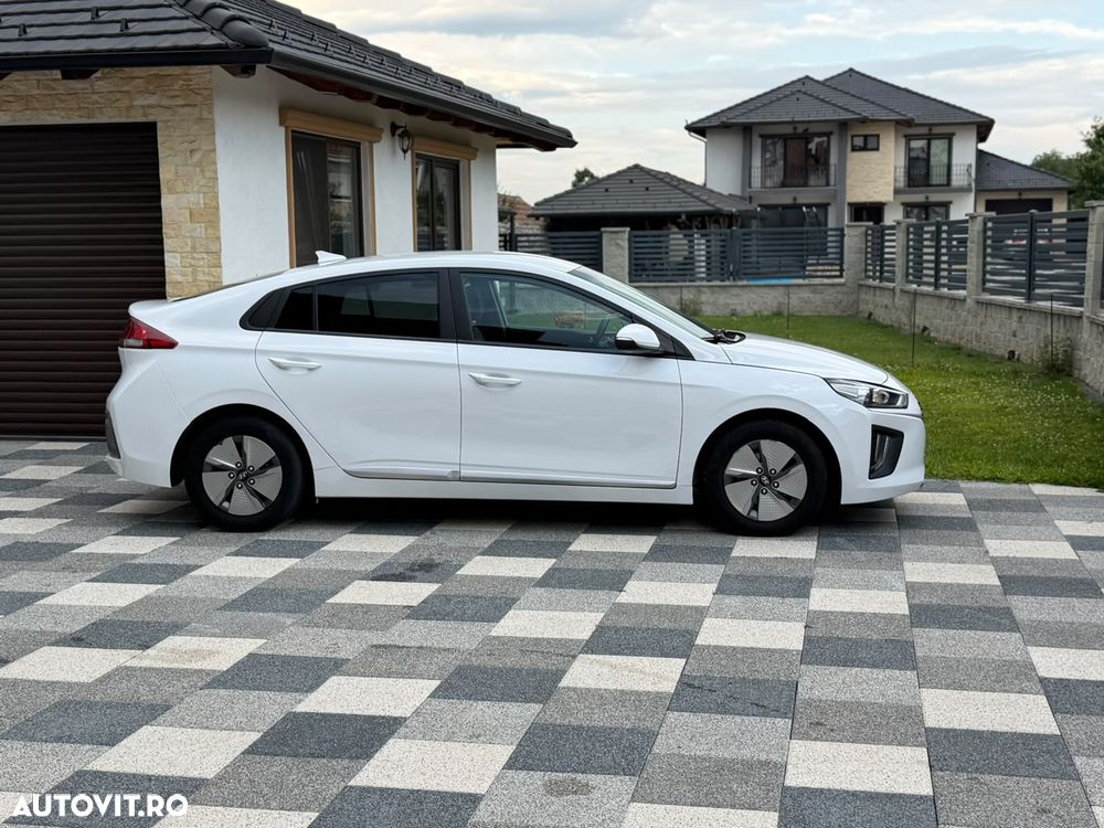 Hyundai IONIQ - 18