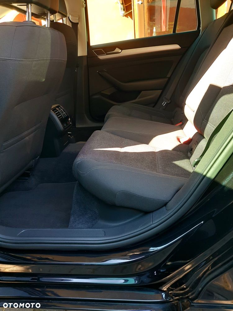 Volkswagen Passat - 20