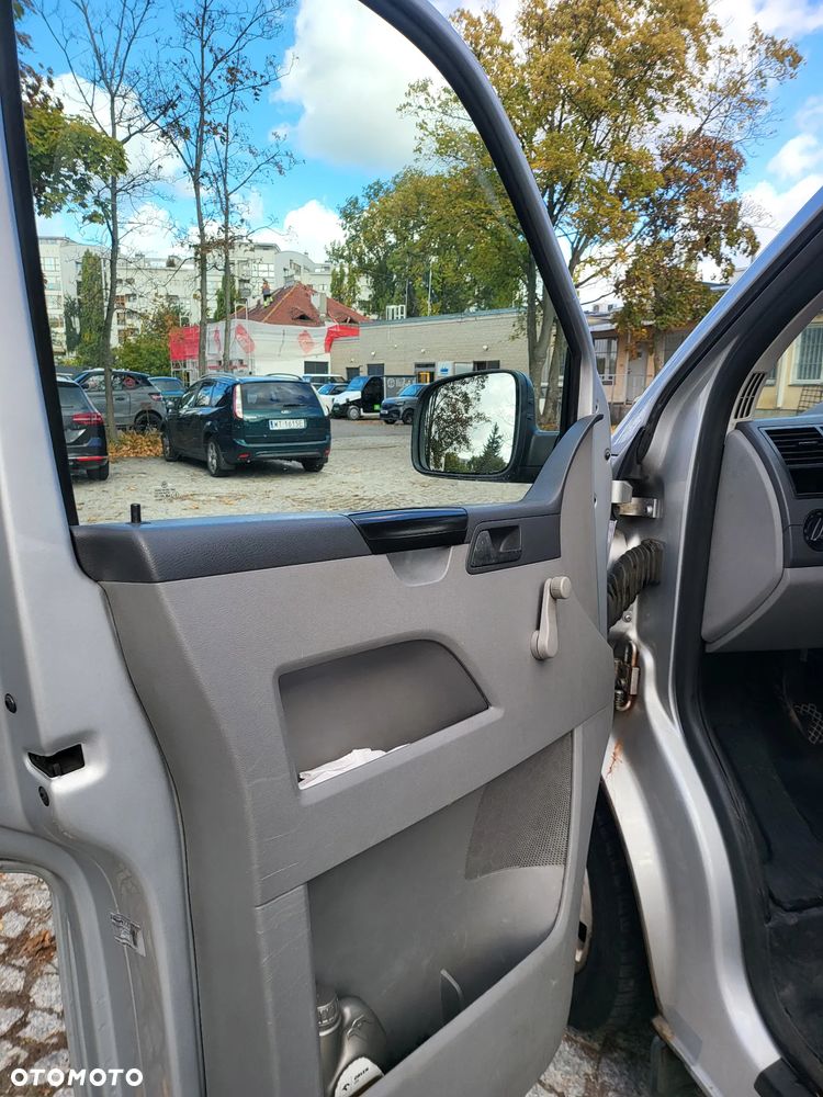 Volkswagen Caravelle - 13